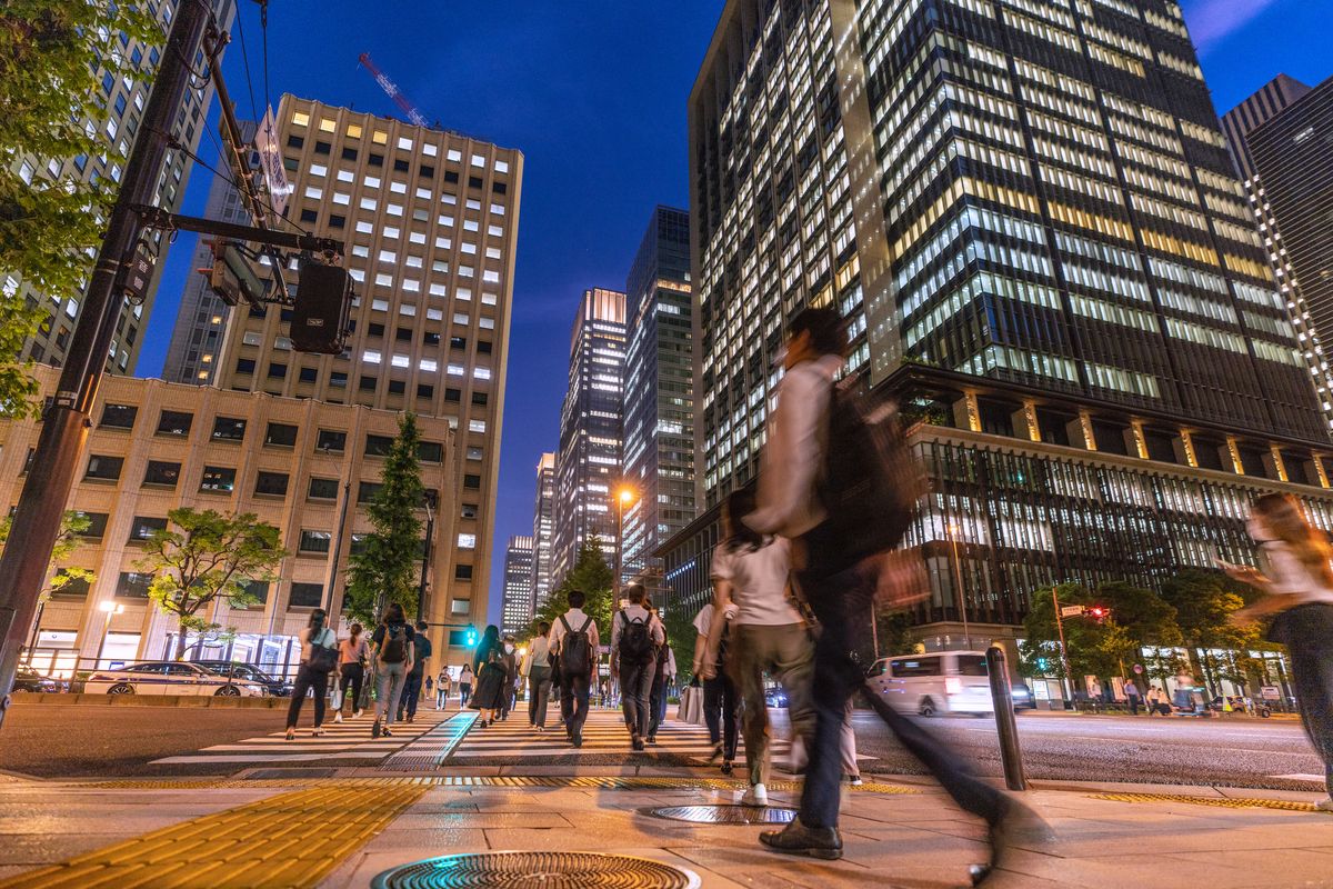 Commuters in Tokyo's Marunouchi business district at dusk - Japan marketing for US and Canadian companies